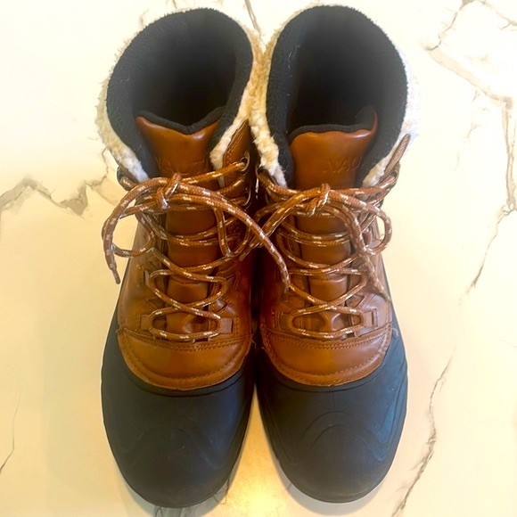 Men’s Nautica Size 8, Low tide, Tan,Black, Duck Boot, Waterproof, winter boot - Picture 2 of 13
